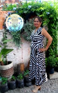 Alma Angélica: soy muy curiosa y me encanta aprender, de todo y de  todos. Tengo tres hijos, quienes junto a mi esposo han sido  mis más grandes maestros. Me gusta la vida en familia,  pero también disfruto de mi soledad.