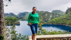 Quetzalli Alejandra: soy docente por vocación, sé que todo lo que nos  proponemos, lo podemos lograr, soy observadora, leal, me  gusta estar en contacto con la naturaleza, disfruto mucho  de viajar, ayudar, promover la lectura, mejorar las habi lidades de comunicación, me apasionan las ciencias y el  cuidado del medioambiente.