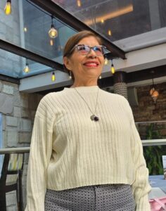 Alicia Miguel: estudié la carrera de enfermería a nivel técnico en la  ENEO-UNAM. Mi vida laboral comenzó en el Hospital de  Ferrocarriles Nacionales, donde trabajé durante un año.  Luego ingresé al Instituto Mexicano del Seguro Social  (IMSS), institución en la que presté mis servicios durante  28 años.