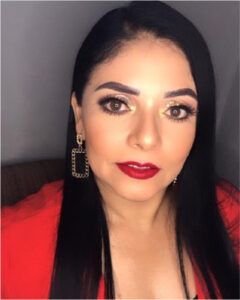 Sandra Lorena: a lo largo de mi vida, la lectura y la escritura han sido una  de mis grandes pasiones. Mi vocación por la educación me  ha permitido preparar a mis alumnos para participar en  concursos de oratoria, ortografía, declamación y compren sión lectora.