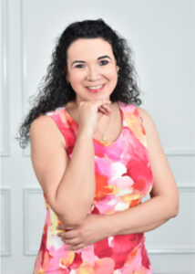 Rosa Ivette: soy contadora de profesión y siempre estoy en la  búsqueda continua de mi desarrollo personal, apoyándome  en diversos talleres. Me gusta ayudar a los demás y en esa  búsqueda encuentro algo que puede ayudar a otros como  me ayudó a mí, tanto en lo físico como en lo emocional.